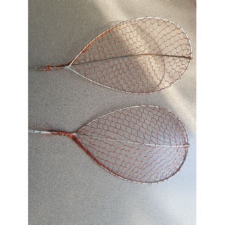 2 chiếc vợt đánh cá điện lưới đồng