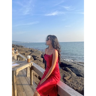 Đầm lụa dài qua gối cổ đổ