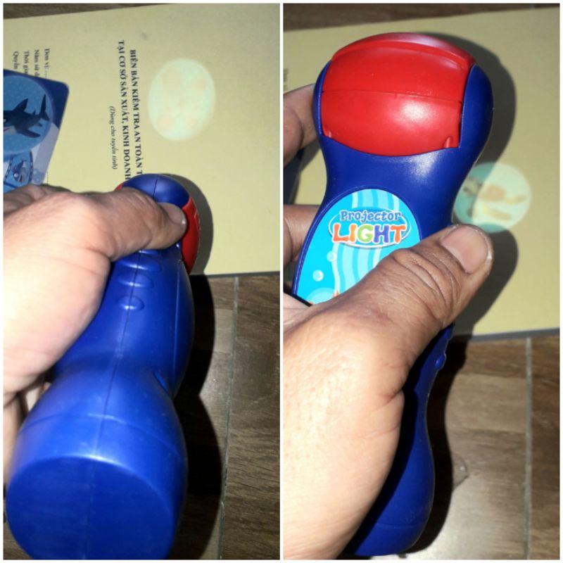 Một chiếc đèn pin chiếu xem 24 ảnh khủng long hoặc động vật biển bằng nhựa có sẵn pin