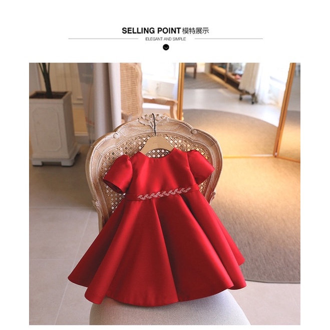 Tiệm may Nắng - Đầm công chúa tafta tay phồng đính hạt eo