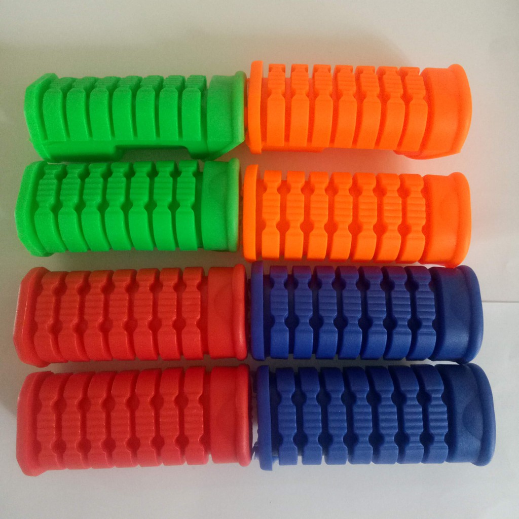 CẶP GÁC CHÂN TRƯỚC CAO SU MÀU CHO DREAM ,WAVE ,CUB