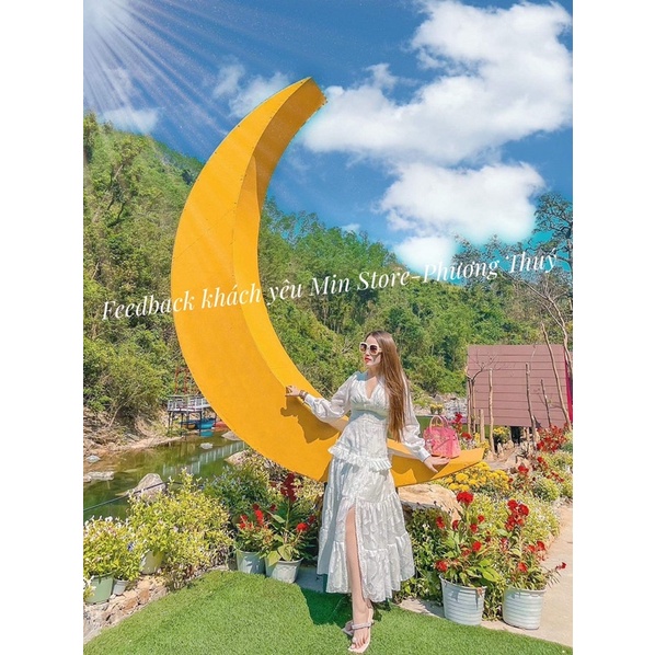 Váy trắng sẻ đùi