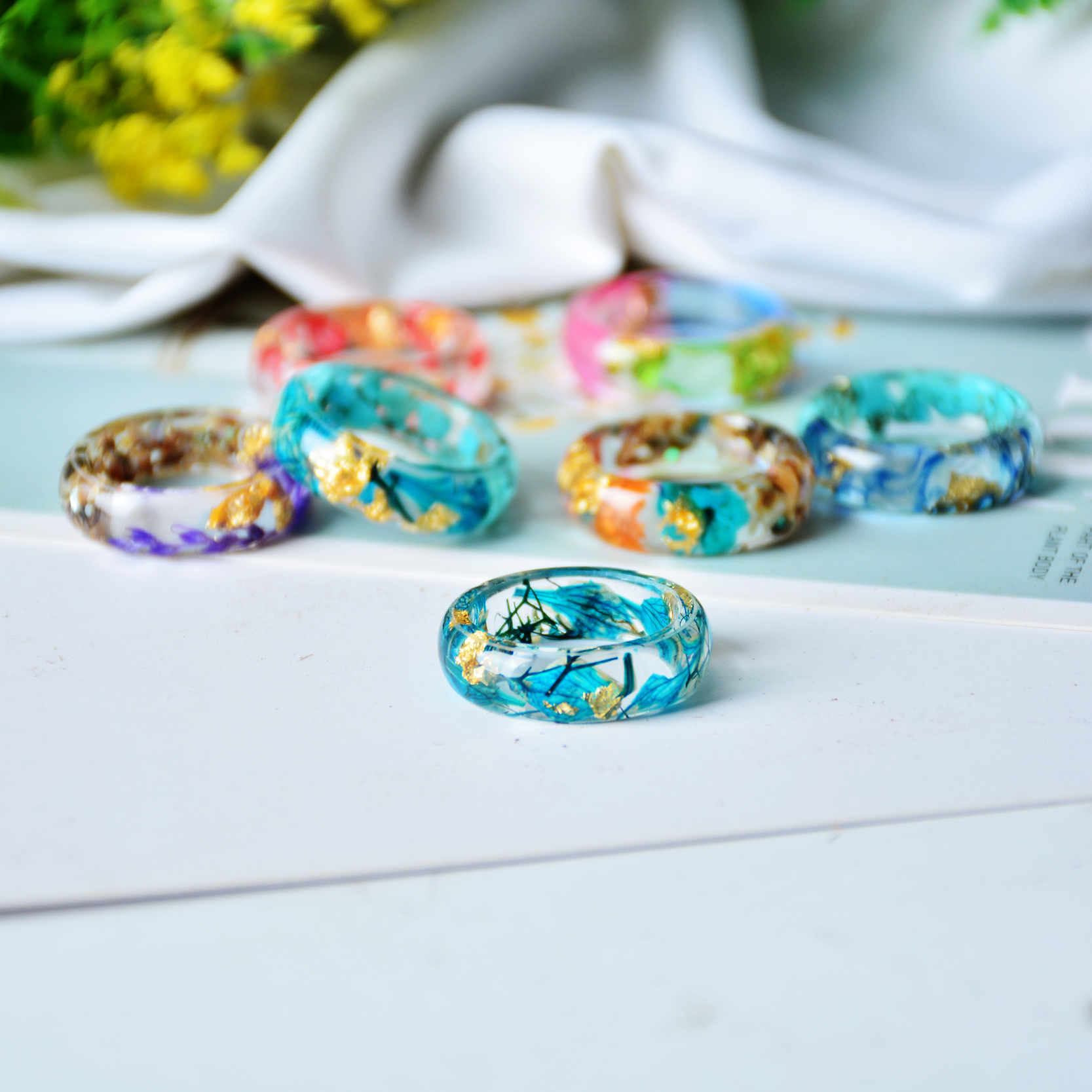 Nhẫn bằng gỗ và nhựa resin handmade đẹp mắt