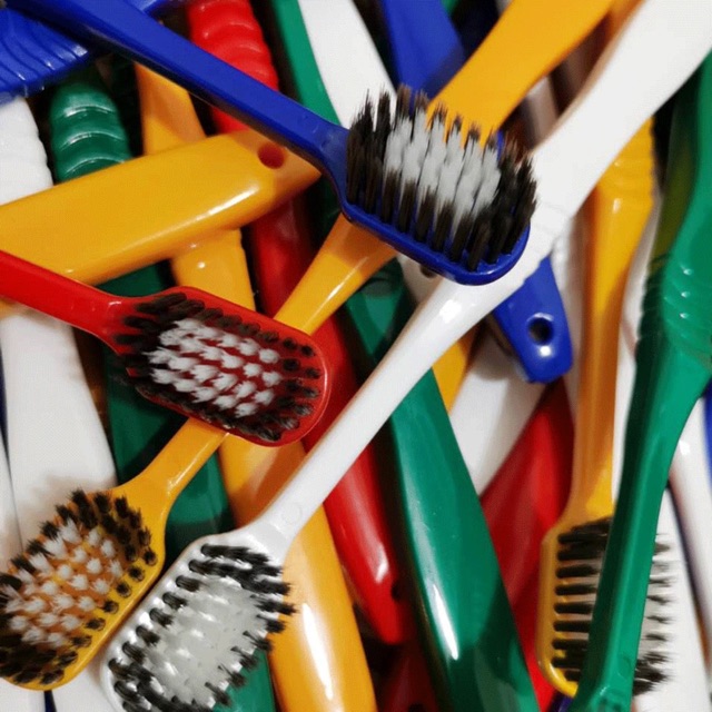 Hộp 10 Bàn Chải Xuất Nhật Vỏ Hộp Đựng Sịn Sò