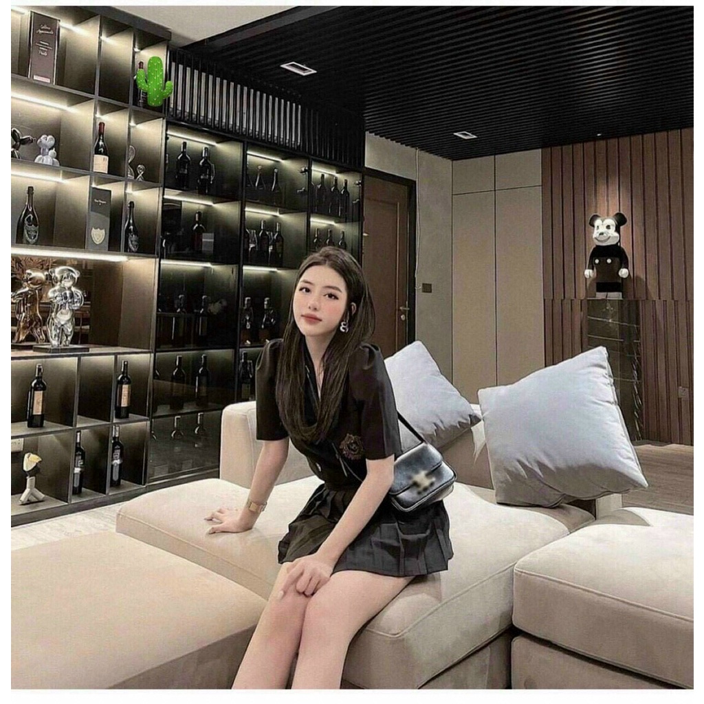 sét bộ váy áo vest thêu logo phối cv xếp li có lót trong