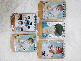 Lịch để bàn BTS.  Zalo