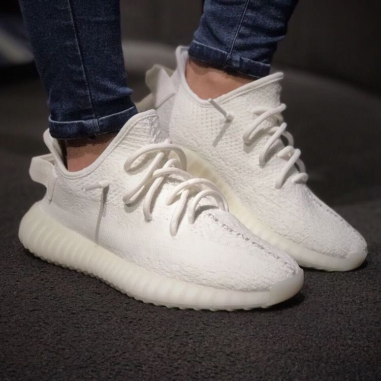 SALE Giày Adidas Yeezy 350 Trắng Kem !