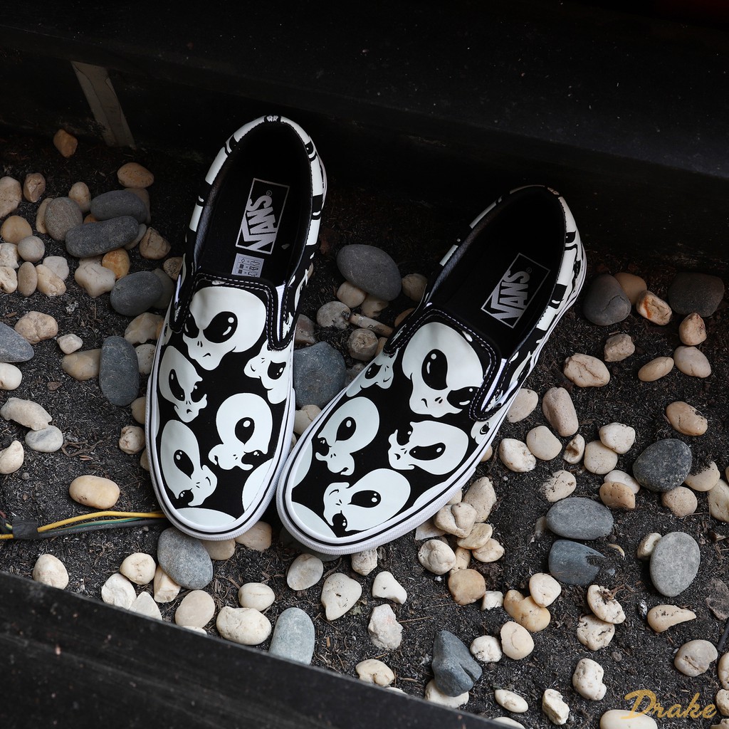 Giày sneakers Vans UA Classic Slip-On Alien Ghost VN0A4BV3TB1