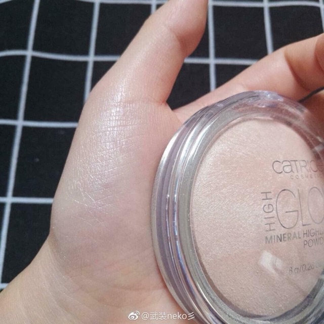 Phấn highlight bắt sáng Catrice High Glow Mineral Highlighting Powder