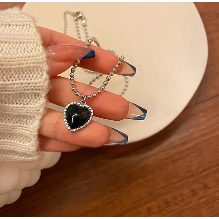 Vòng cổ mặt trái tim màu đen phong cách cổ điển Hàn Quốc cho nữ