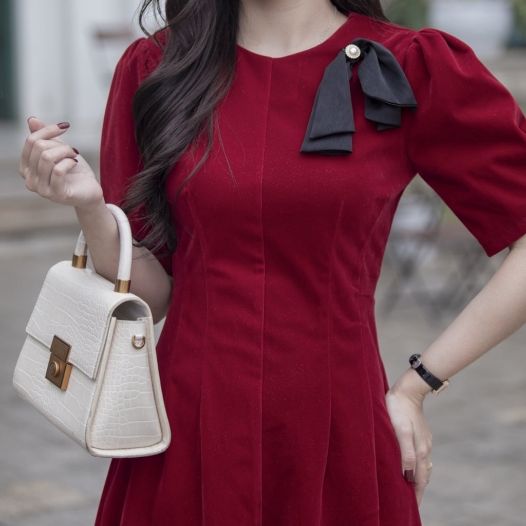 Váy Nhung Đỏ Cài Nơ Ngực, Tay Bồng Ngắn, Đầm Dự Tiệc SANG TRỌNG