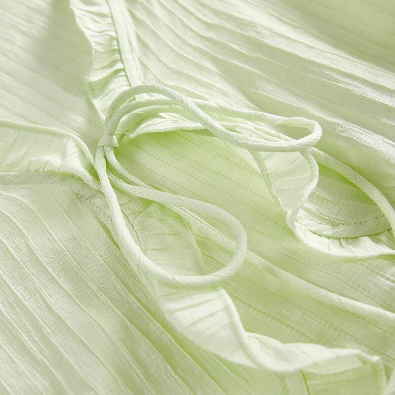 QKOOLE  Áo Kiểu Tay Dài Cổ Chữ V Phối Bèo Nữ Tính