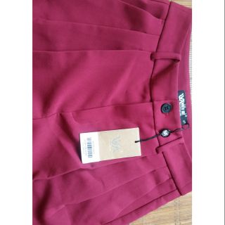 Quần white ant size S giá gốc 535k, sale còn 300k tặng quà