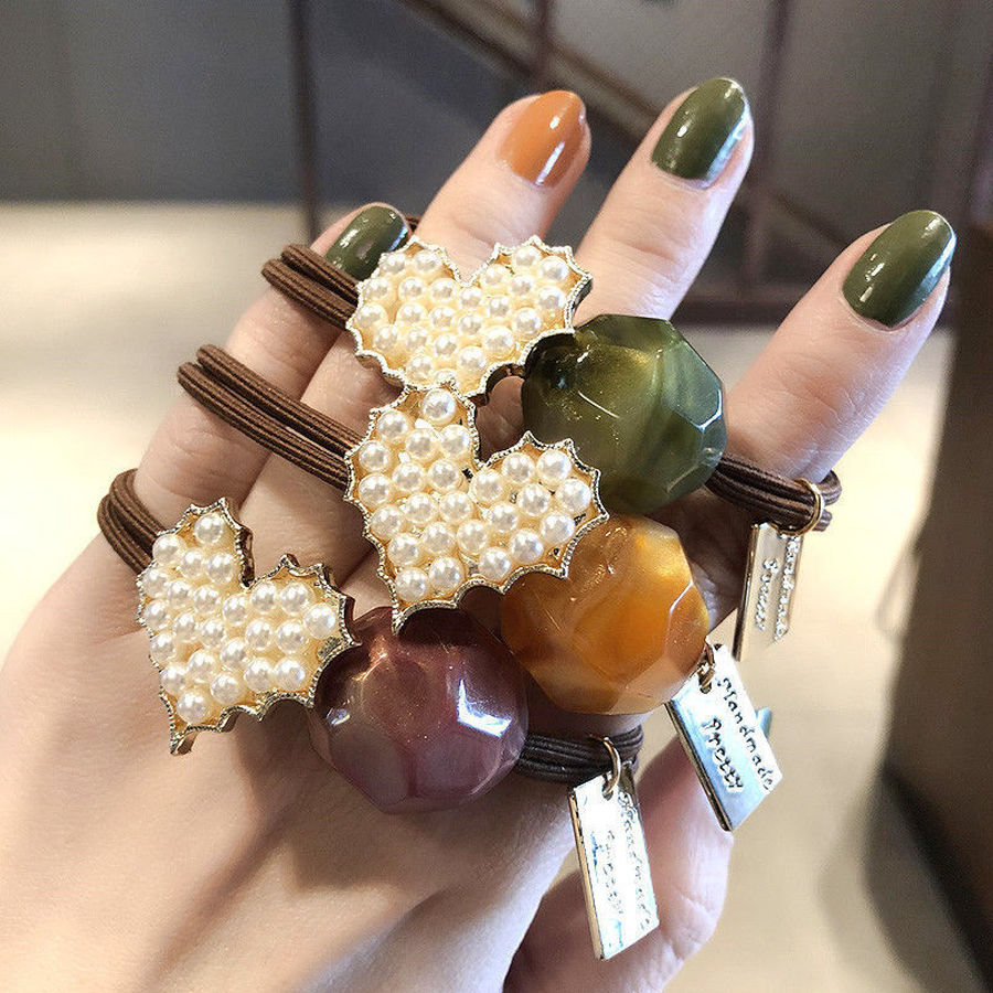 Thun cột tóc đính ngọc trai nhân tạo phong cách Hàn Quốc độc đáo