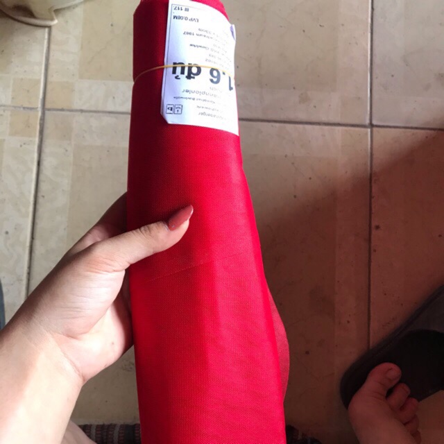 1 chiếc khăn đỏ cho học sinh loại đẹp