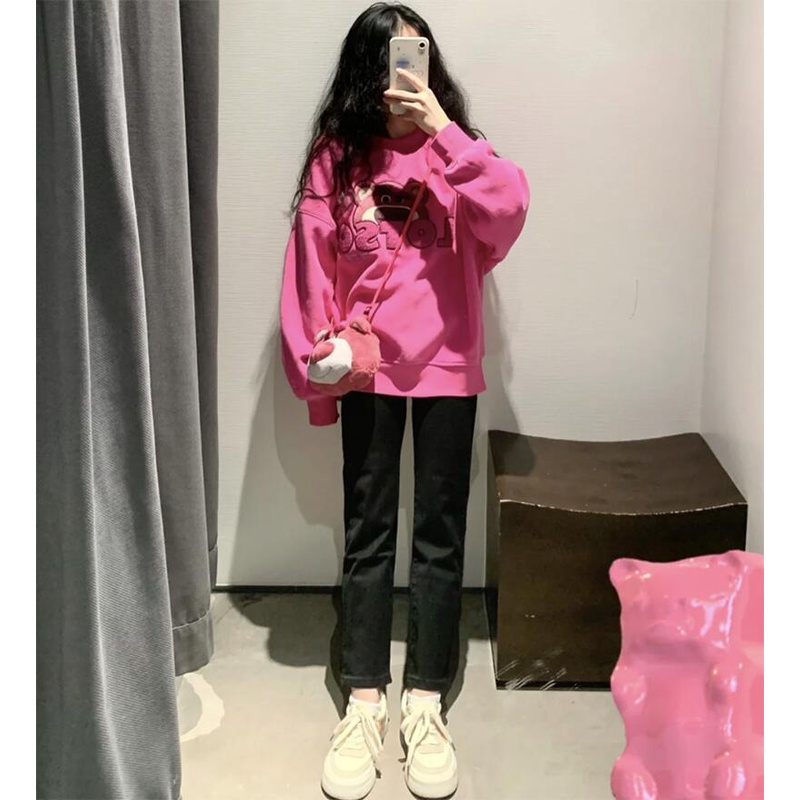 Áo Nỉ Dài Tay Cổ Tròn Form Rộng Thêu Hình Gấu Và Dâu Tây Dễ Thương