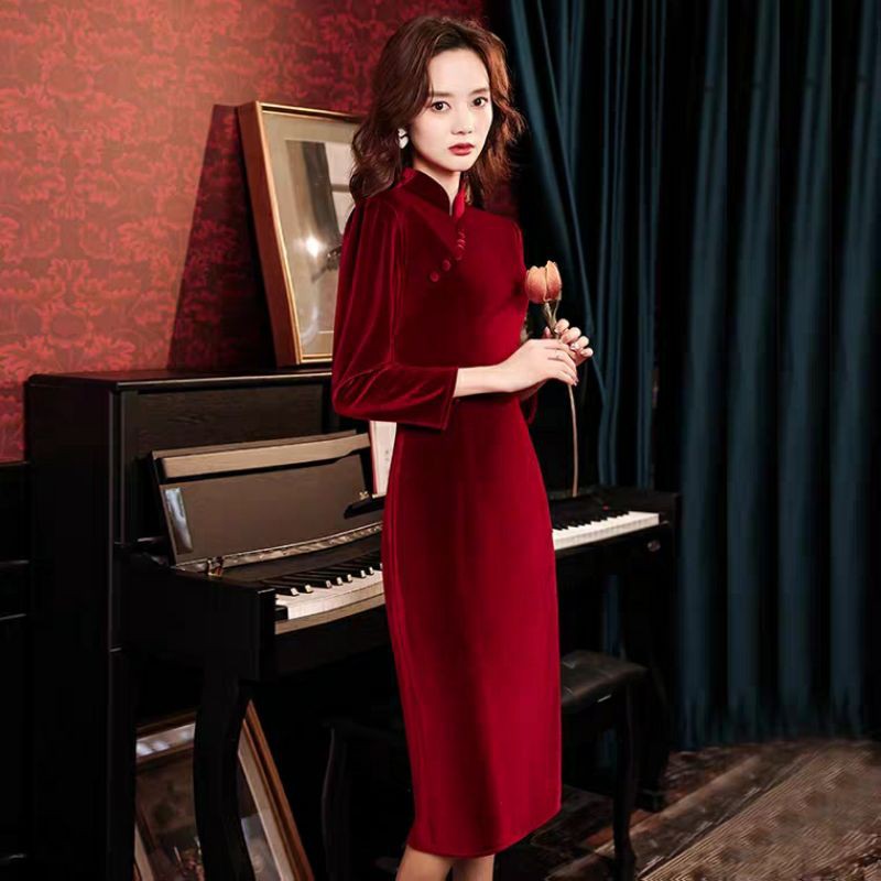 Sườn Xám Nhung Đỏ Đính Cúc Sang Trọng 40-70Kg