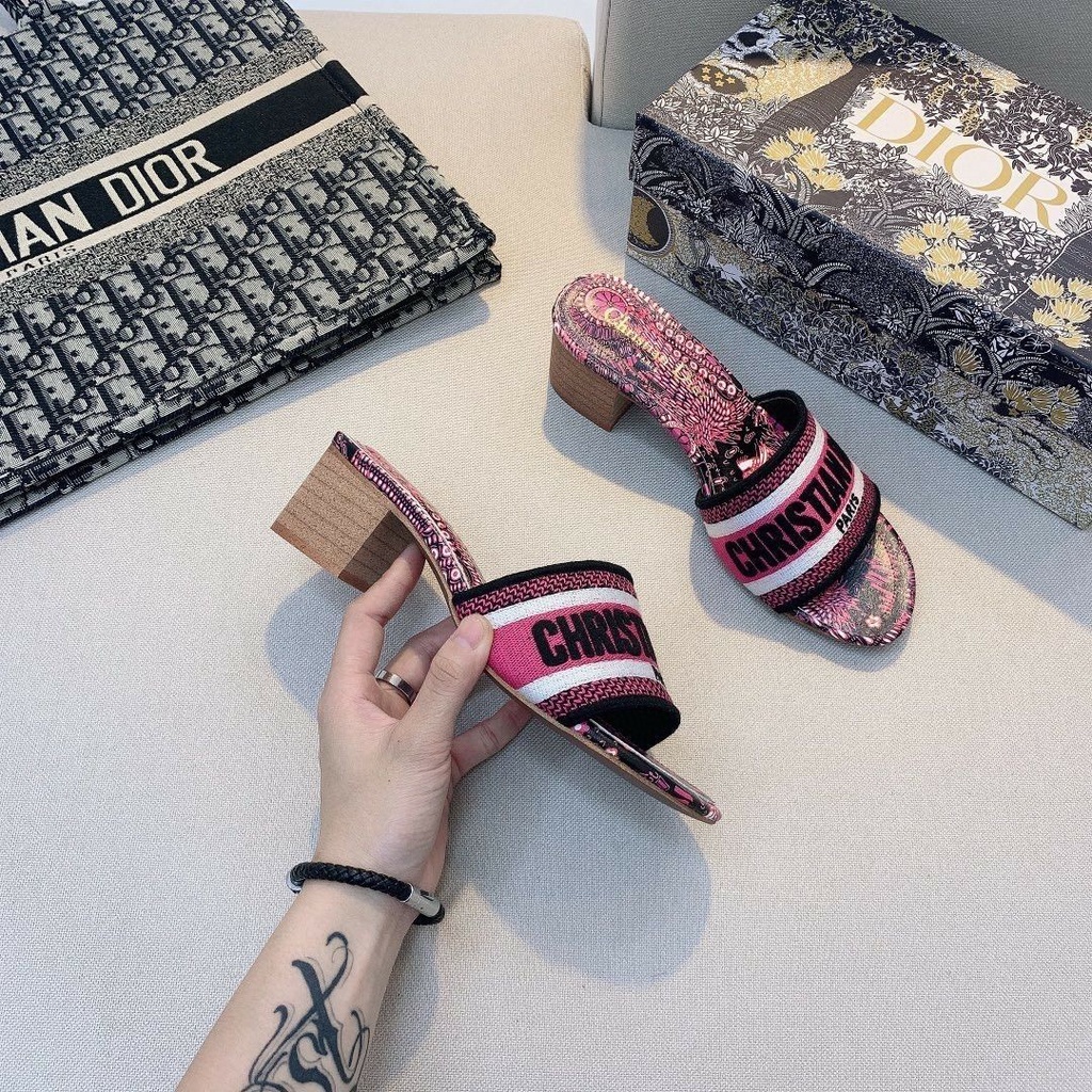 Dép Da Thật Gót Vừa Dày Dặn Thêu Chữ D Thời Trang Mùa Hè Năm 2021 Cho Nữ