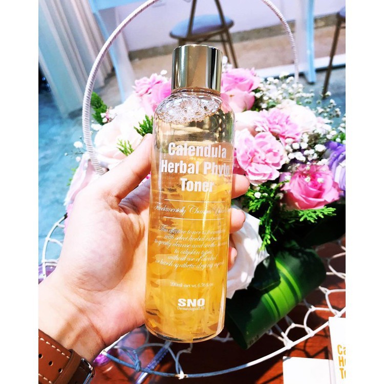 Nước Hoa Cúc Chứa Cánh Hoa Tươi SNO Calendula Herbal Phyto Toner 200ml