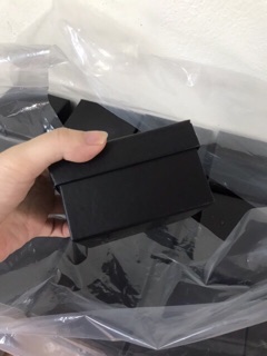 Vỏ hộp đồng hồ màu đỏ bán từ 30 hộp