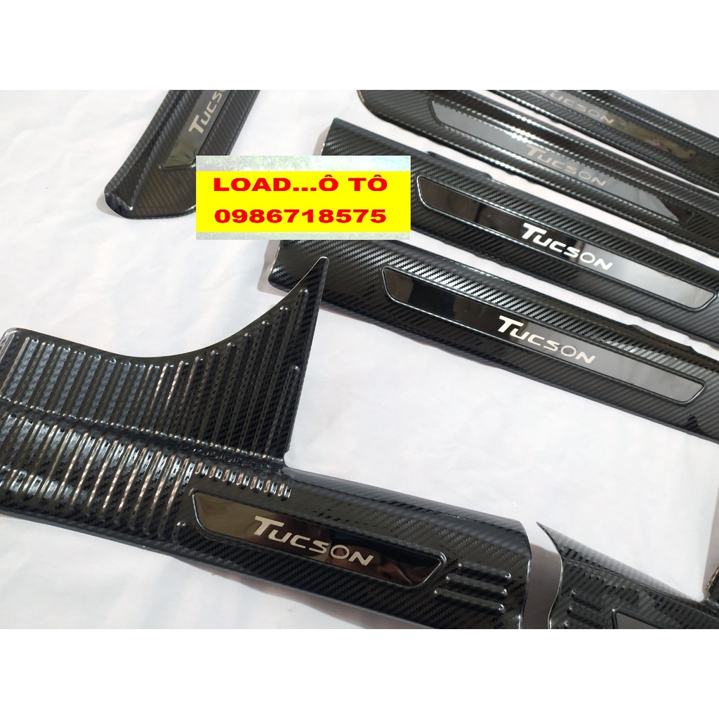 Ốp Bậc Cửa, Nẹp Bước Chân Xe Huyndai Tucson 2022-2023 Mẫu Vân Carbon Cao Cấp