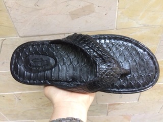 Dép da cá sấu