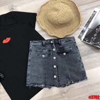 Set áo thun môi, quần giả váy