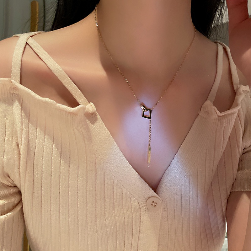 Dây chuyền nữ chất liệu titan không gỉ không phai màu mặt vuông đơn giản trang sức titan thời trang mẫu mới 2022