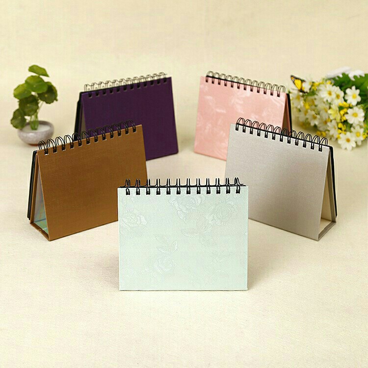 Album ảnh 8x10 dạng lịch để bàn chứa 68 ảnh để danh thiếp, thẻ ngân hàng sẵn hàng tại Tú Vy Studio