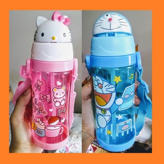 Bình nước Kitty Doraemon cho bé - bình nhựa 450ml có ống hút silicon và dây đeo