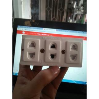 Ổ cắm điện 3 lỗ 2 chấu 10a chống cháy vinaka chịu tải 6000w tặng kèm.