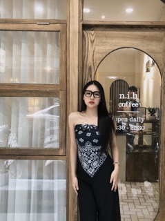 Kính gọng đen