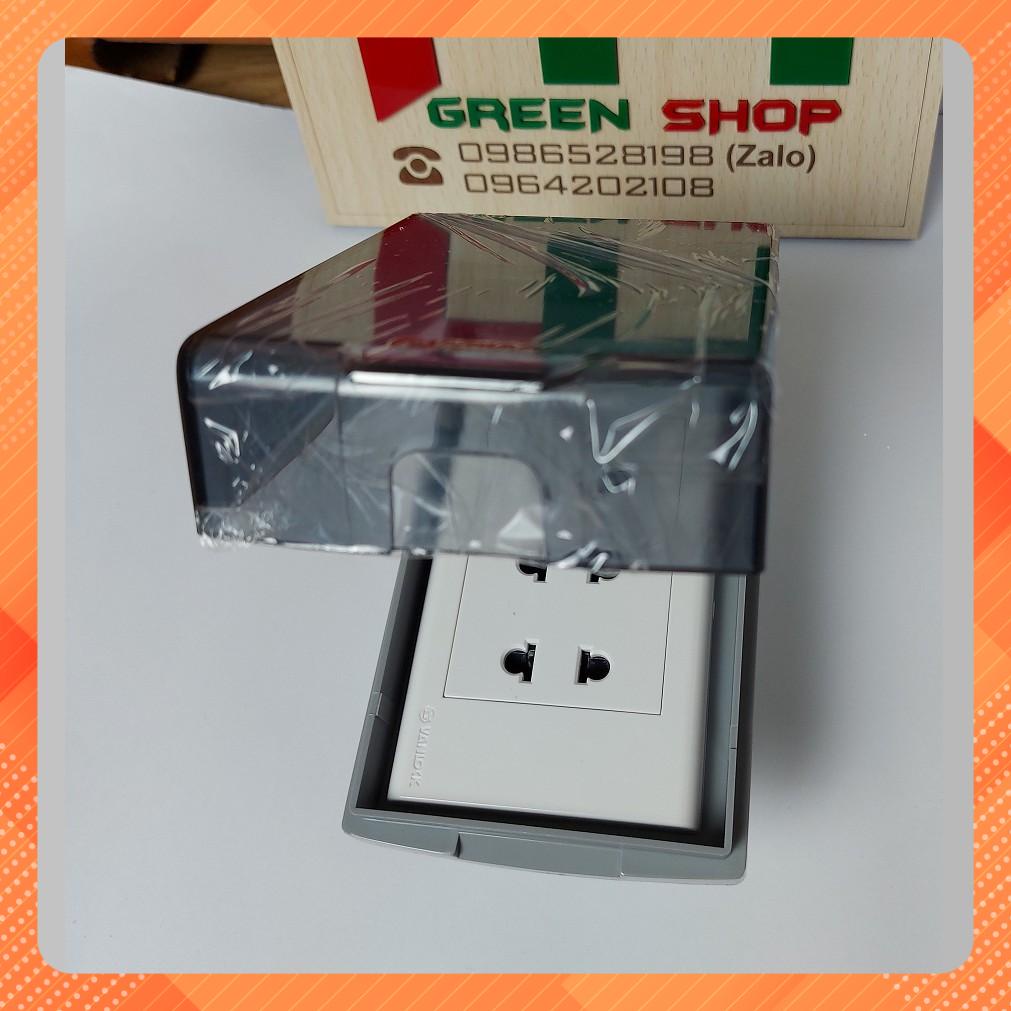 Mặt che ổ điện ngoài trời lioa kiểu vuông kích thước 12cm x 10cm