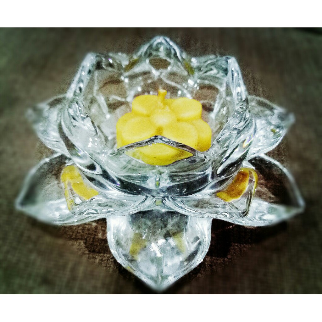 01 Đế nến thủy tinh hoa sen + 02 nến tealight tròn