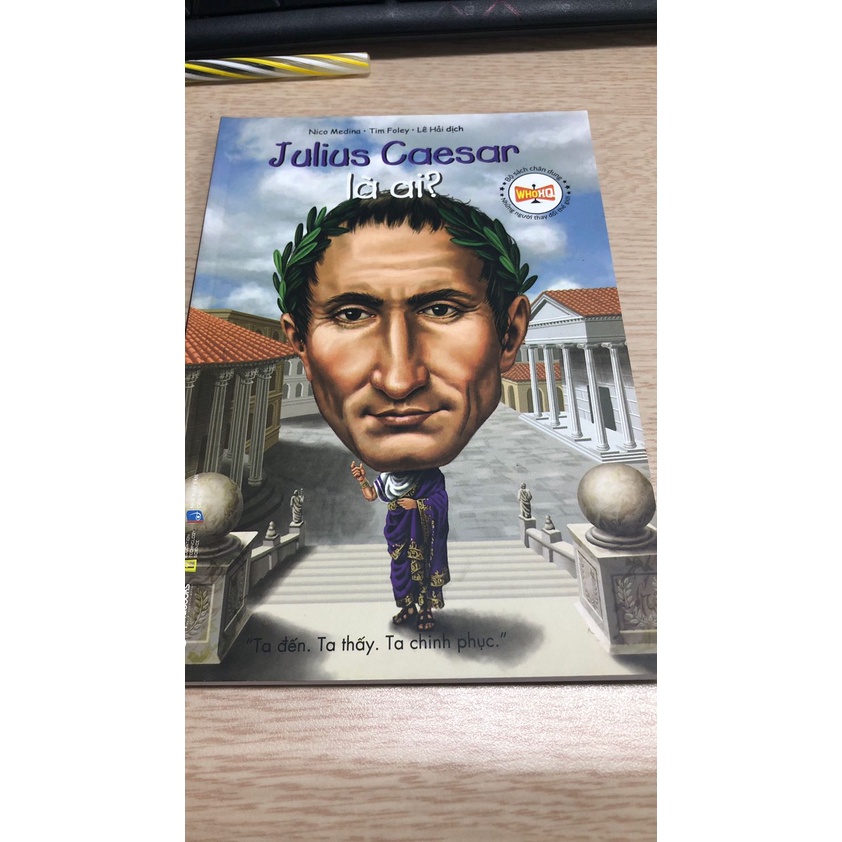 Sách - Julius Caesar Là Ai? -AlphaBooks