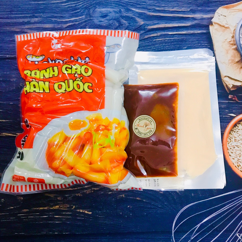 500GR BÁNH GẠO HÀN QUỐC KÈM SỐT VÀ BỘT PHÔ MAI