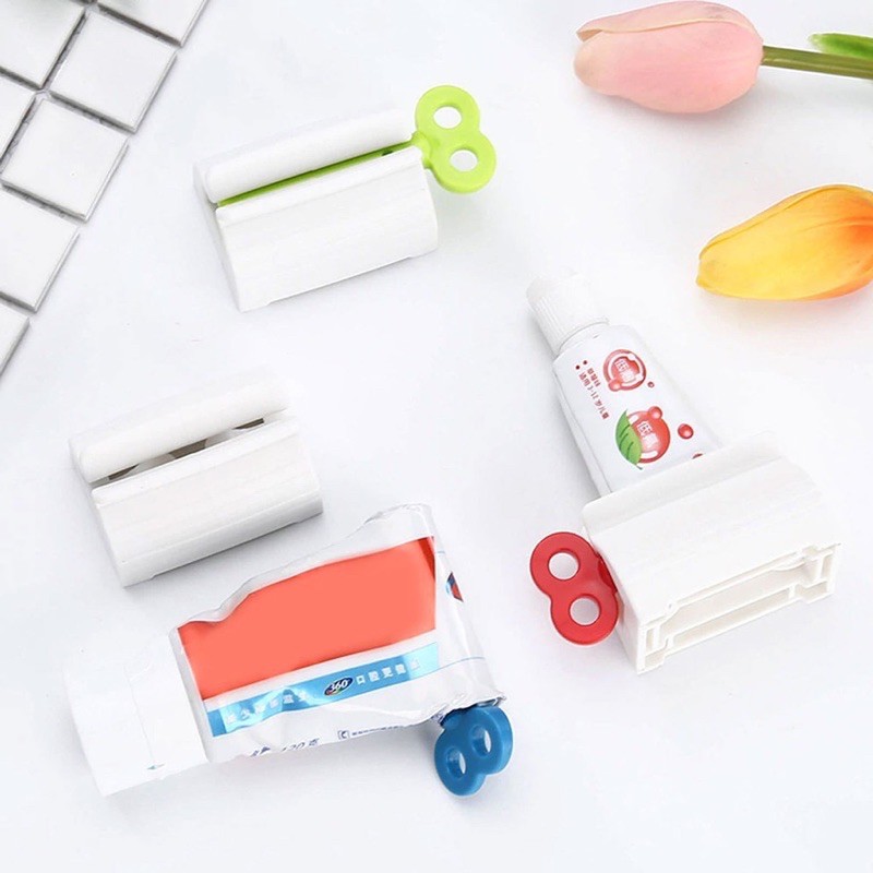 Dụng cụ nặn kem đánh răng thông minh.