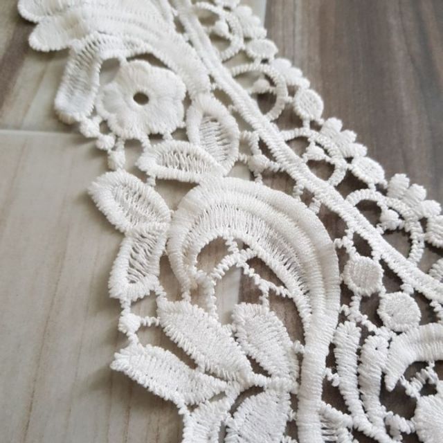 Ren cổ phối áo đầm mẫu 6