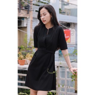Váy xẻ cổ đen