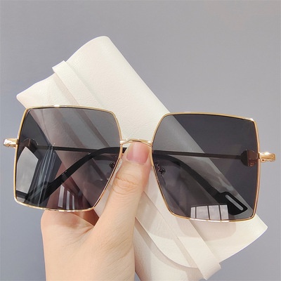Kính mát chống tia UV gọng vuông kim loại màu gradient CCOD  dành cho nữ