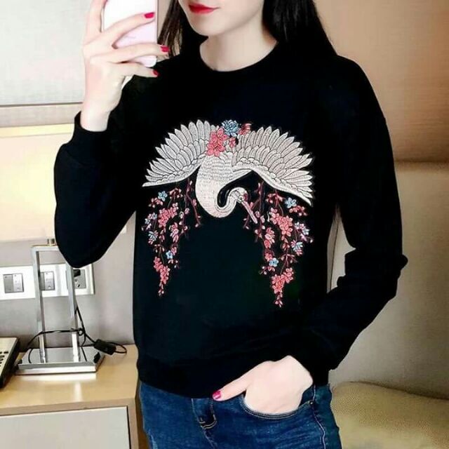 Áo len thêu hac