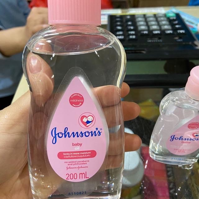 Dầu massage và dưỡng ẩm Johnson Baby Oil 200ml