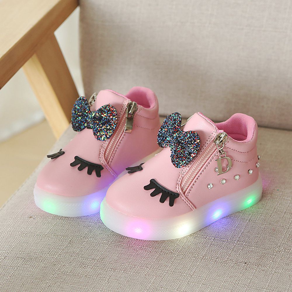 Giày thể thao đế có đèn LED cho bé gái