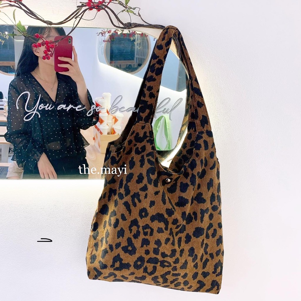 Túi tote vải nhung họa tiết beo da báo