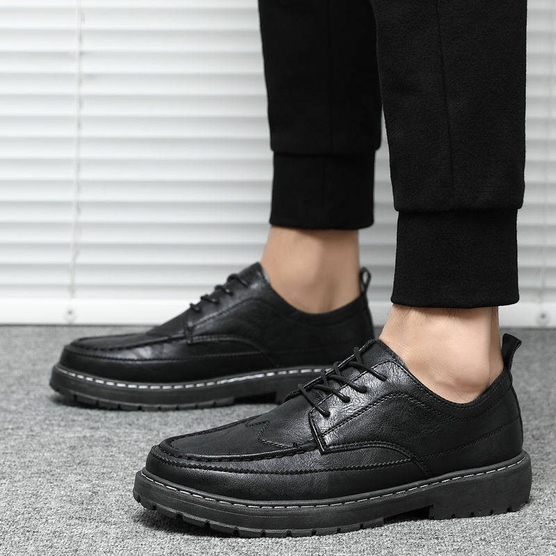 Giày da nam giản dị trang trọng mang màu đen của Anh