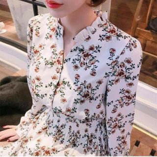 ĐẦM HOA XÒE CÓ NHÚN EO