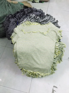 ÁO TRỄ VAI CUỐN BIÊN SỌC