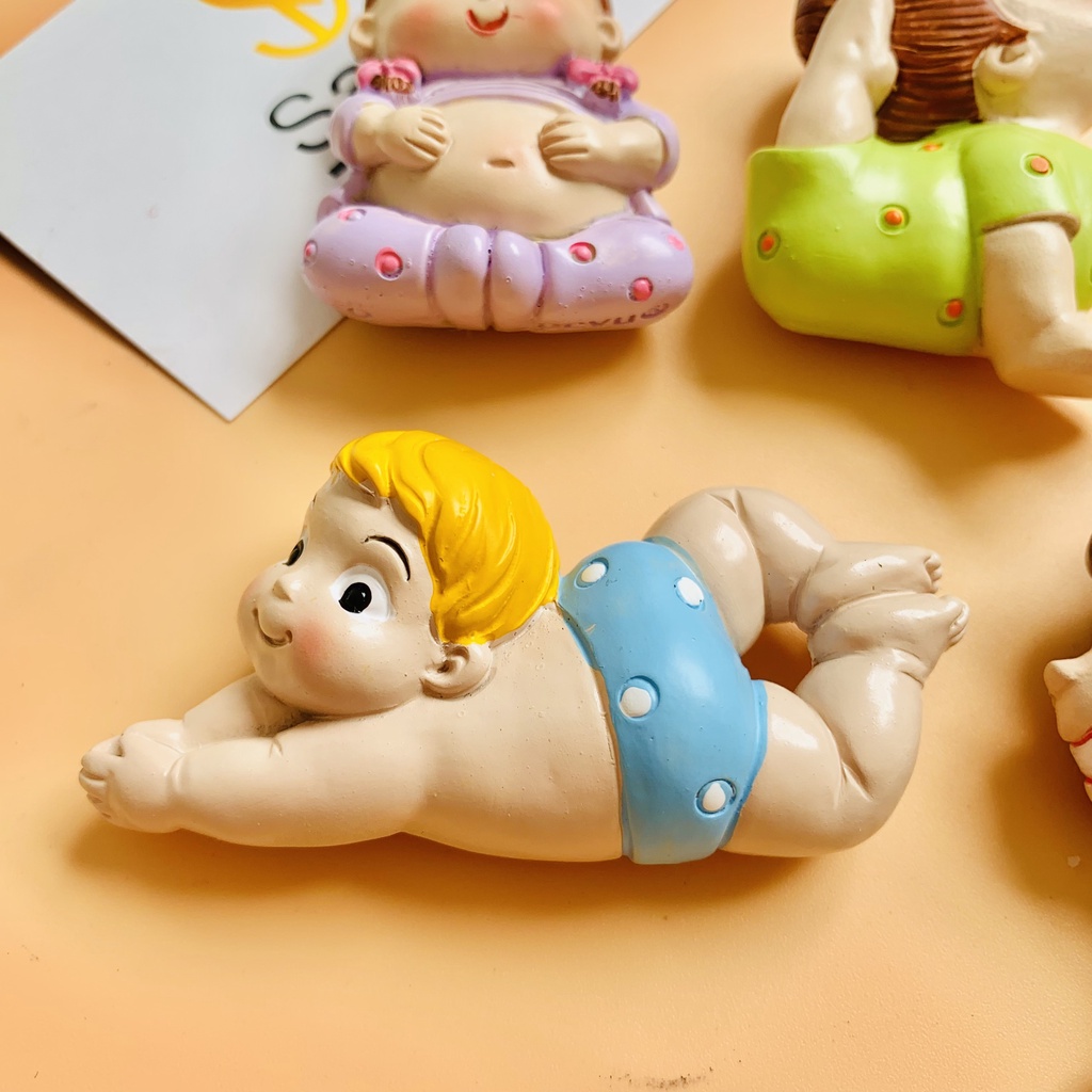 Nam châm tủ lạnh hình ảnh em bé ngộ nghĩnh kích thước 4cm (hình 3)
