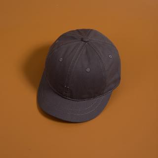 A simple short cap that matches a classic baseball cap