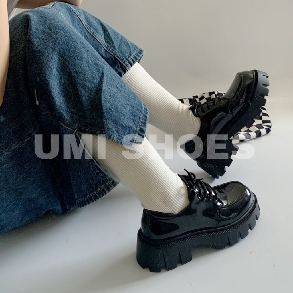 CÓ SẴN] Giày bốt ulzzang gót vuông đế bự to dày mũi vuông phong cách Nhật Bản bóng/trơn màu đen tăng chiều cao mới hot